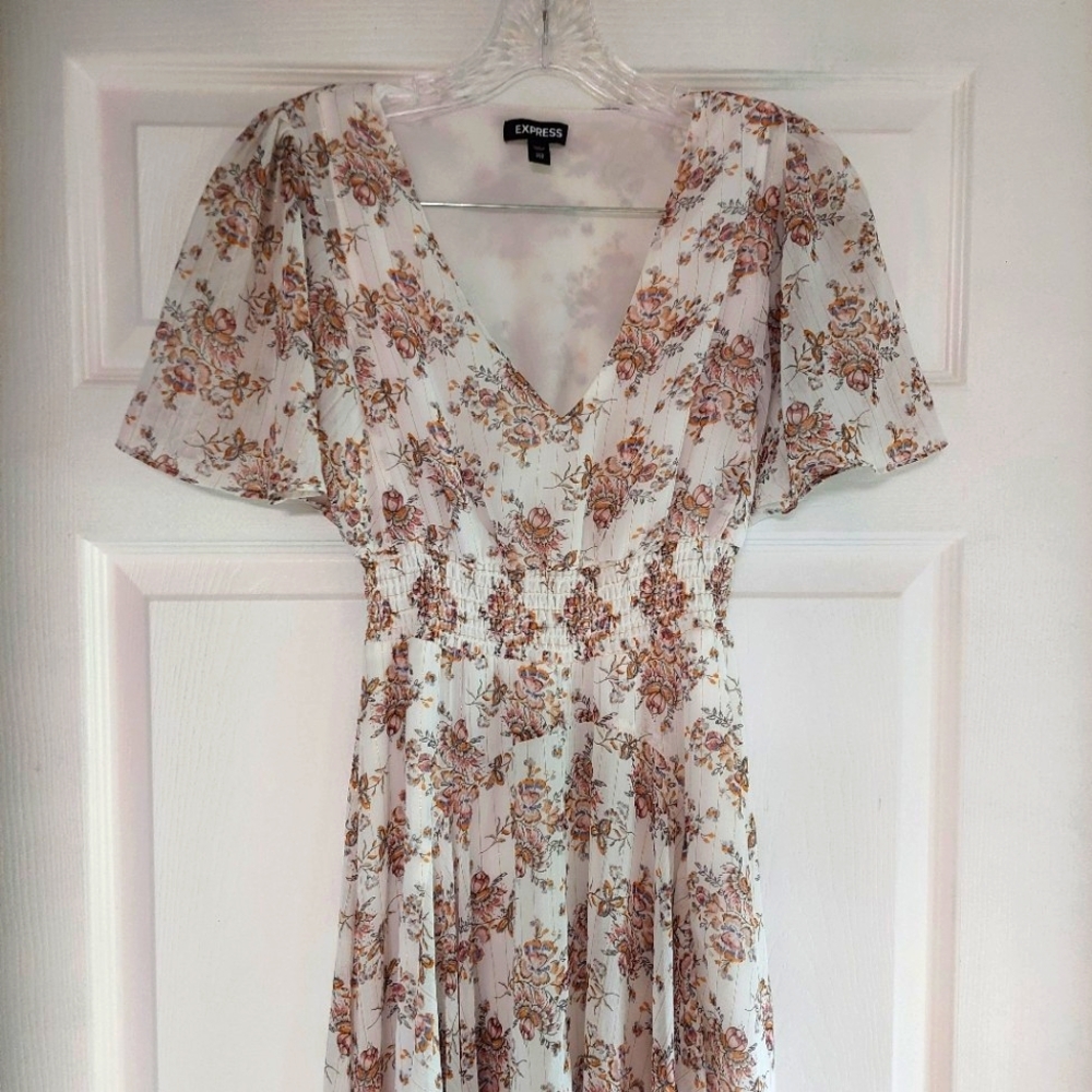 NWOT Express Short Sleeves V Neck Maxi Dress